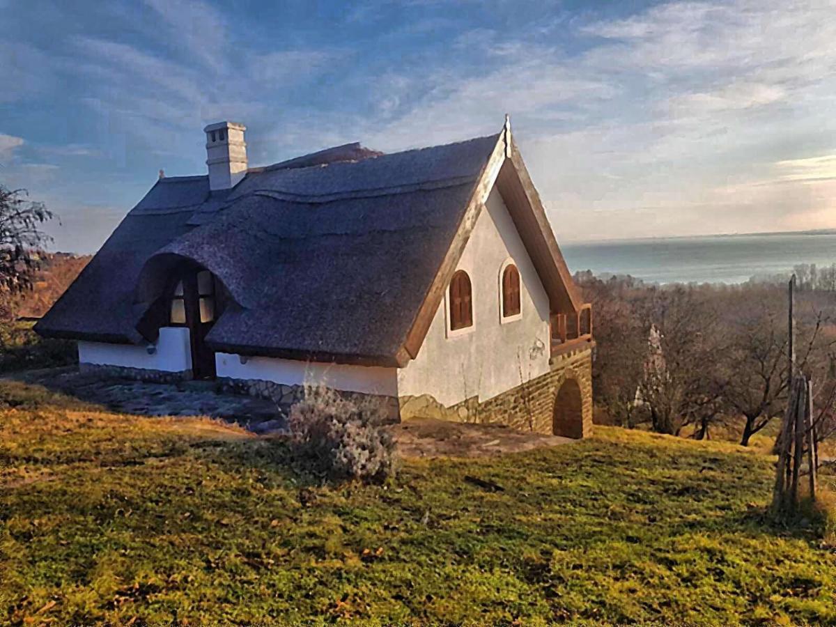 Villa Korozsa Vendeghaz ตีฮานี ภายนอก รูปภาพ