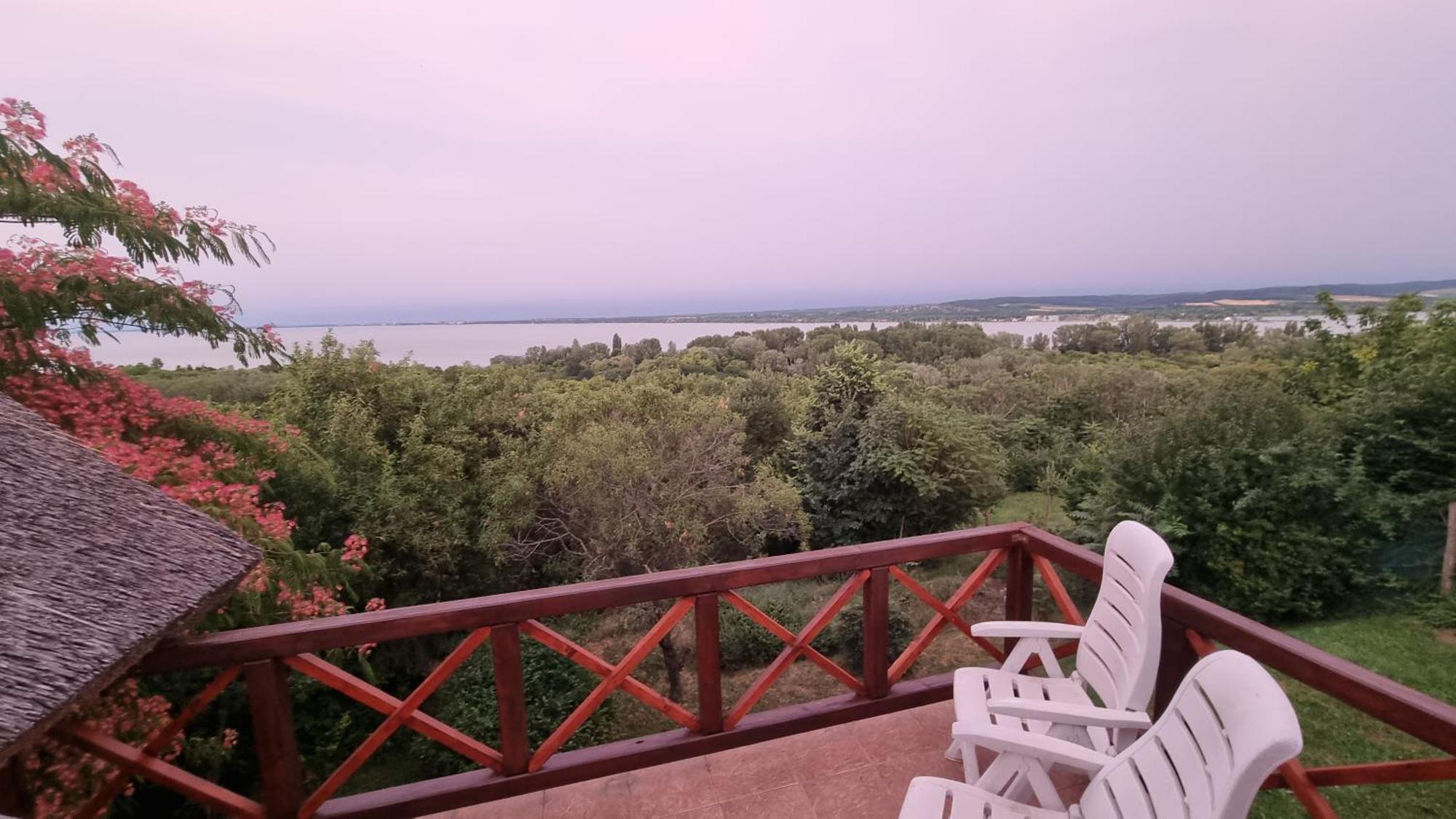 Villa Korozsa Vendeghaz ตีฮานี ภายนอก รูปภาพ